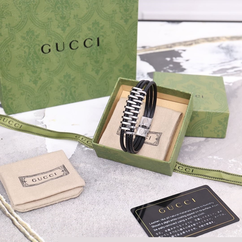 G*u*i bracelets
